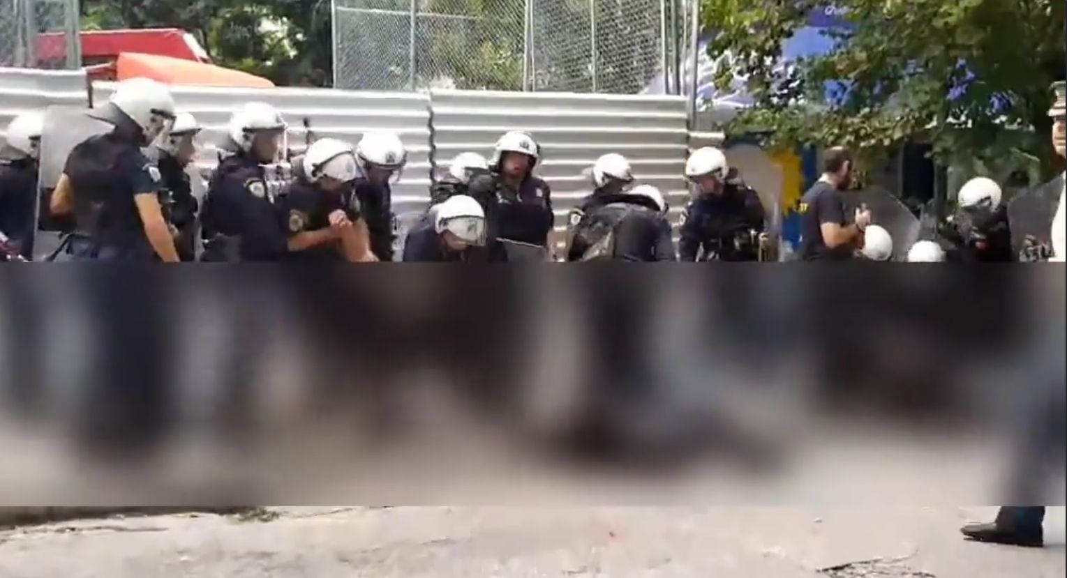 Άγρια αστυνομική καταστολή και προσαγωγές κατοίκων στην πλατεία Εξαρχείων