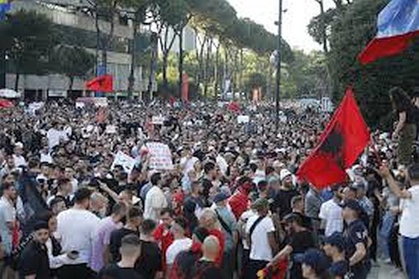 Κινητοποιήσεις διαμαρτυρίας ενάντια στο ξεπούλημα της γής στην Αλβανία