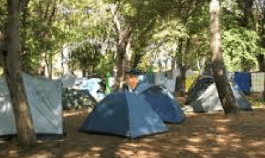 Τα εναλλακτικά πολιτικά κάμπινγκ του καλοκαιριού 2021 - infolibre